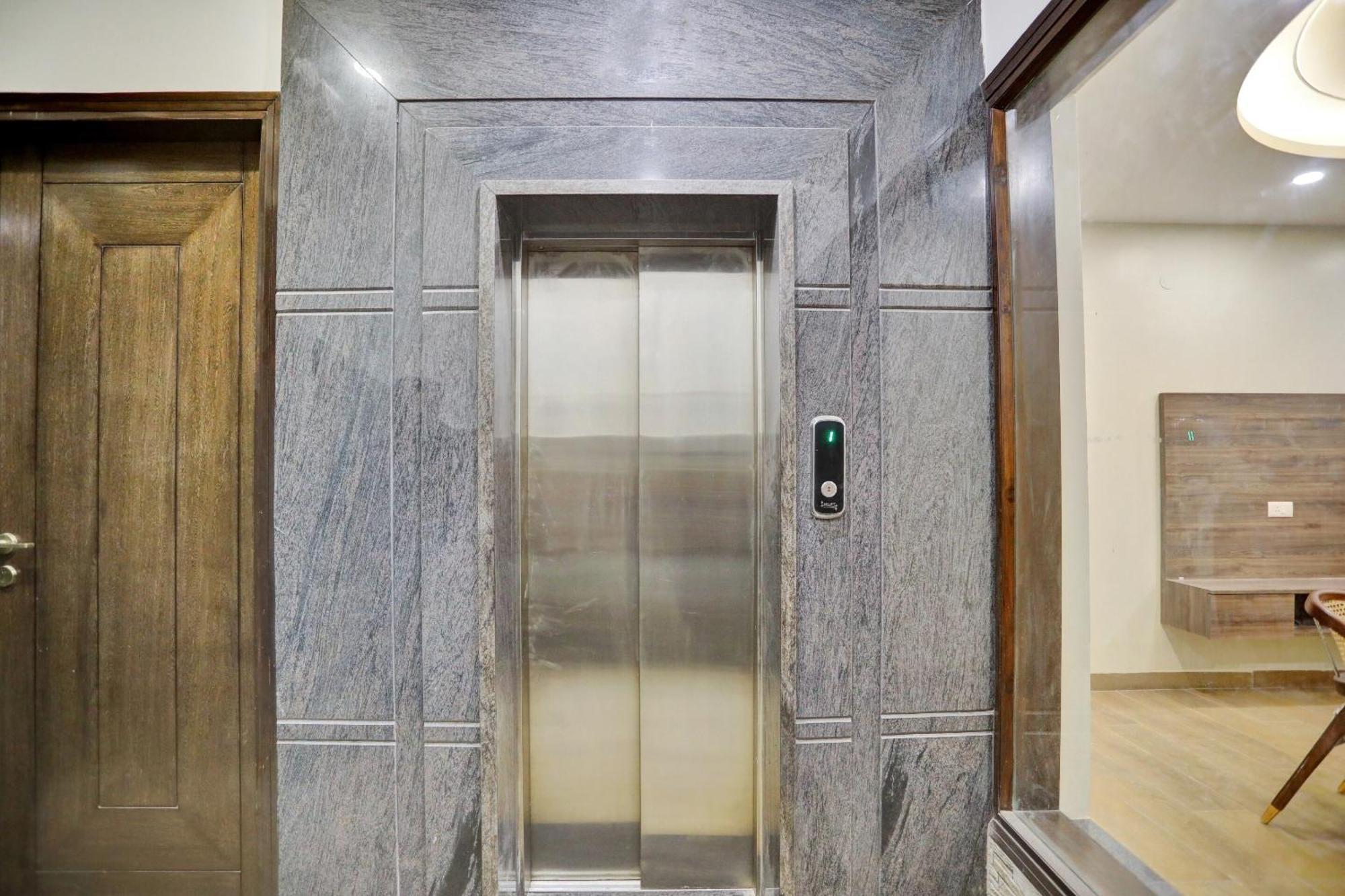 Hotel Townhouse Xanthe Noida Exterior foto